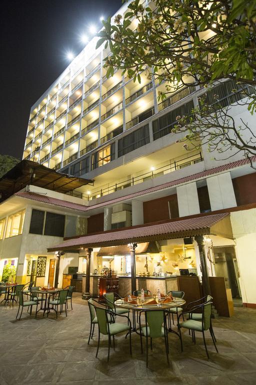 Taj Banjara Hotel Hyderabad Ngoại thất bức ảnh The Royal