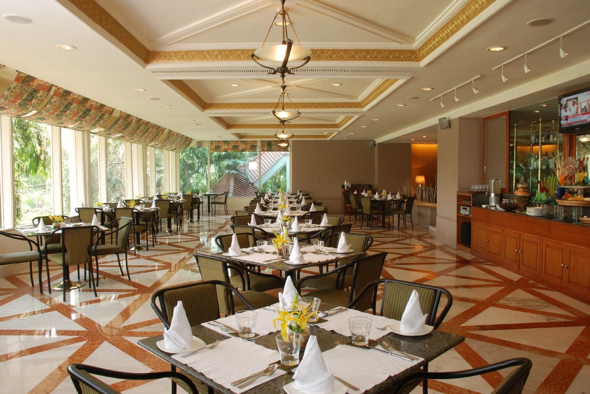 Taj Banjara Hotel Hyderabad Nhà hàng bức ảnh The restaurant at the hotel
