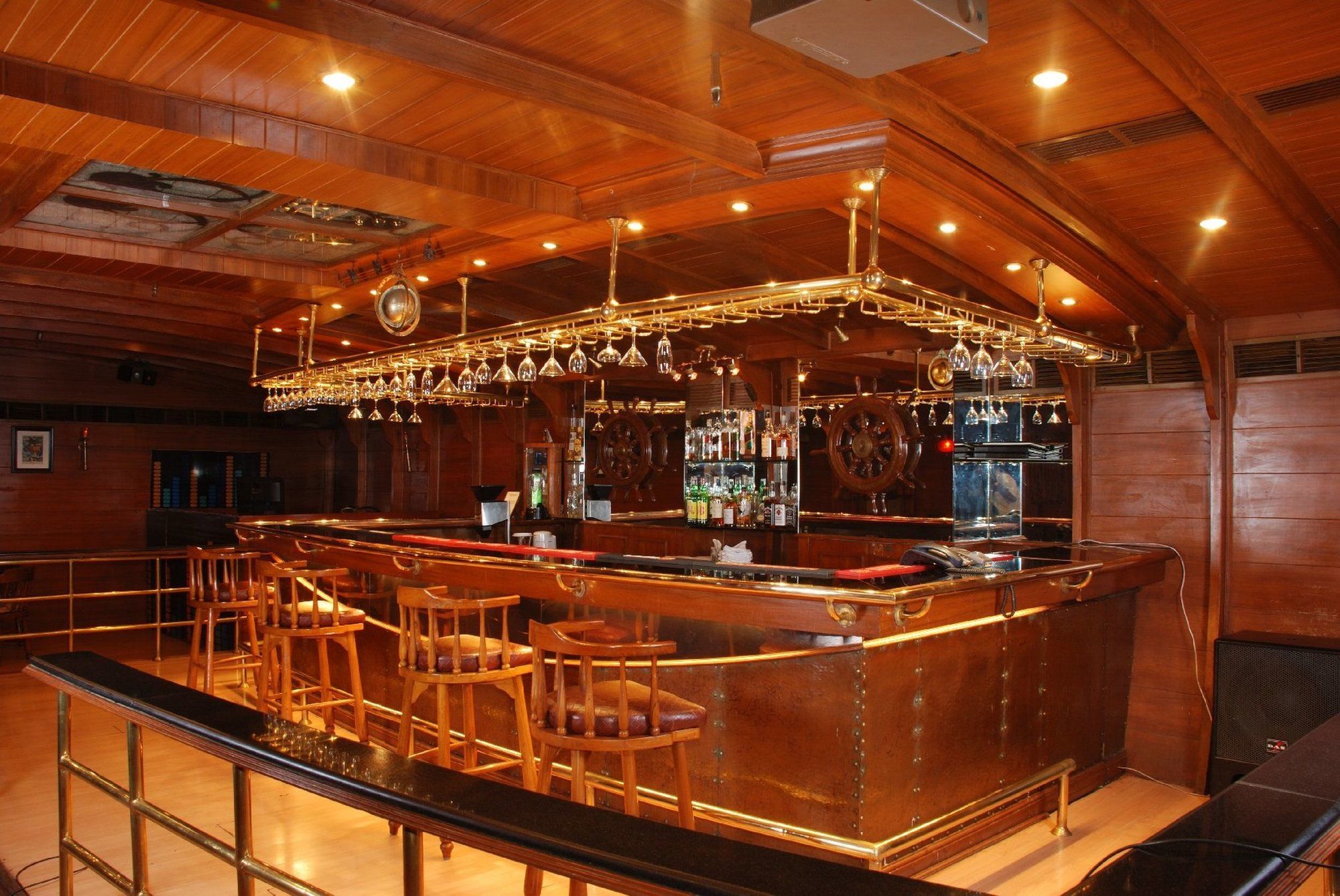 Taj Banjara Hotel Hyderabad Nhà hàng bức ảnh The bar on board the Calypso