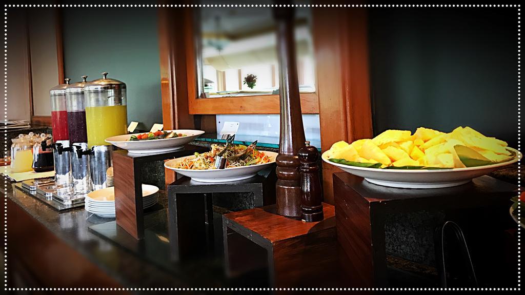 Taj Banjara Hotel Hyderabad Ngoại thất bức ảnh A buffet at a hotel