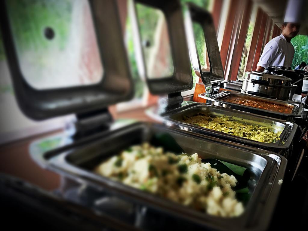 Taj Banjara Hotel Hyderabad Ngoại thất bức ảnh A chafing dish