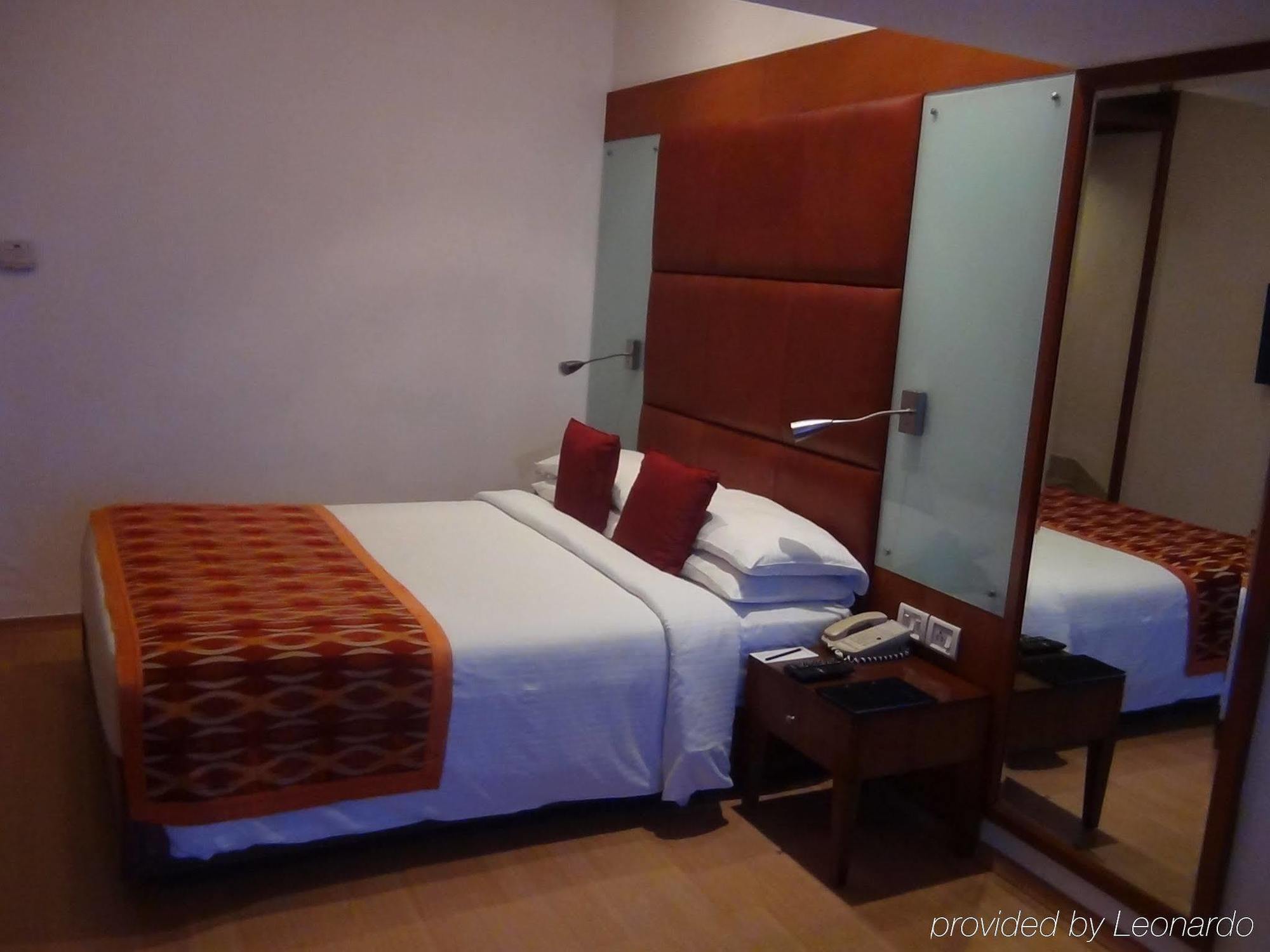 Taj Banjara Hotel Hyderabad Ngoại thất bức ảnh A room at the hotel