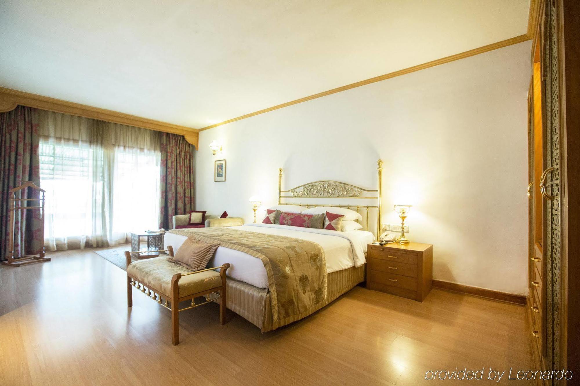 Taj Banjara Hotel Hyderabad Ngoại thất bức ảnh A room at the hotel