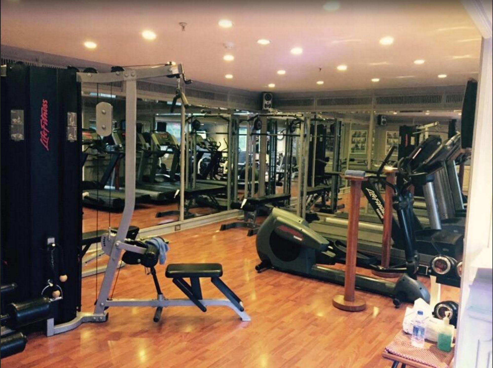Taj Banjara Hotel Hyderabad Ngoại thất bức ảnh The gym at the hotel
