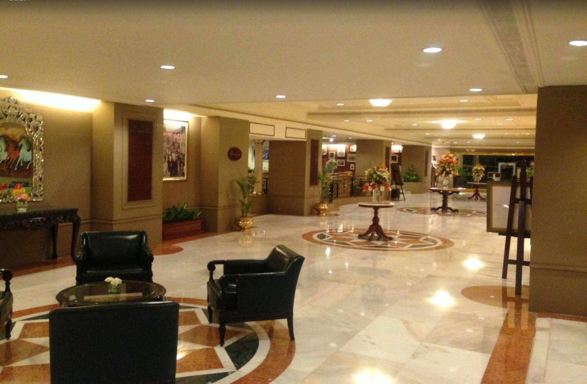 Taj Banjara Hotel Hyderabad Ngoại thất bức ảnh The lobby of the hotel