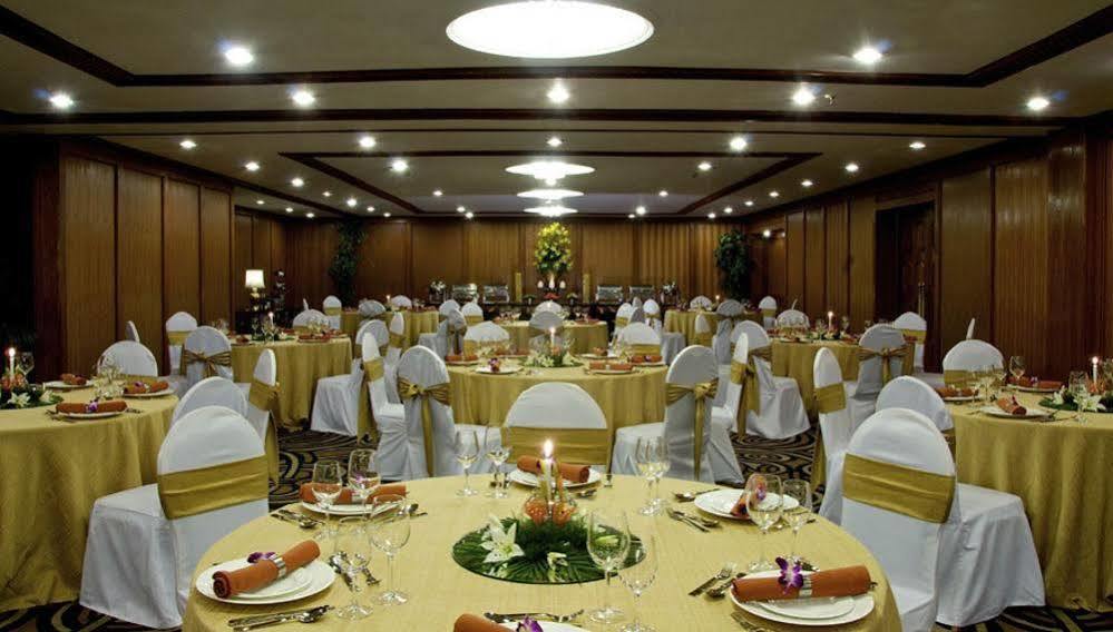 Taj Banjara Hotel Hyderabad Nhà hàng bức ảnh A banquet hall